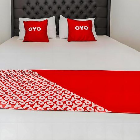 Hotel Oyo 93703 F88 Bekasi Esterno foto